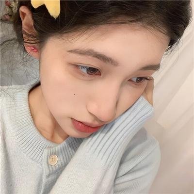 偷偷接吻